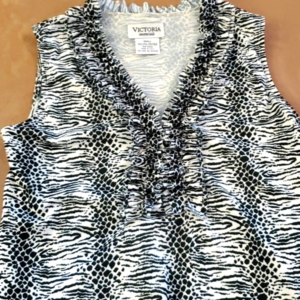 Victoria Essentials Sleeveless  Woman Blouse, Size S
